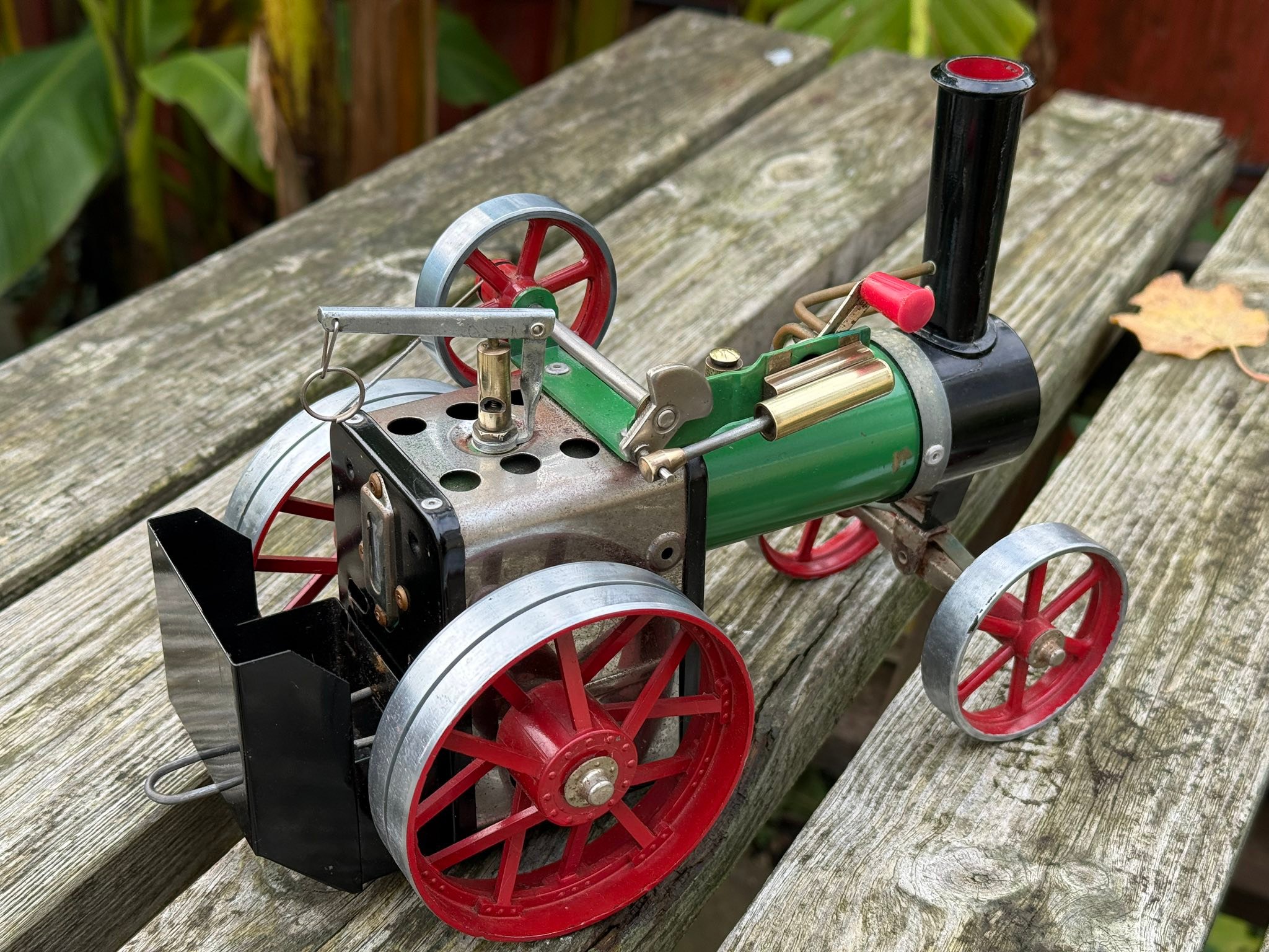 Restoring a Mamod TE1A steam tractor