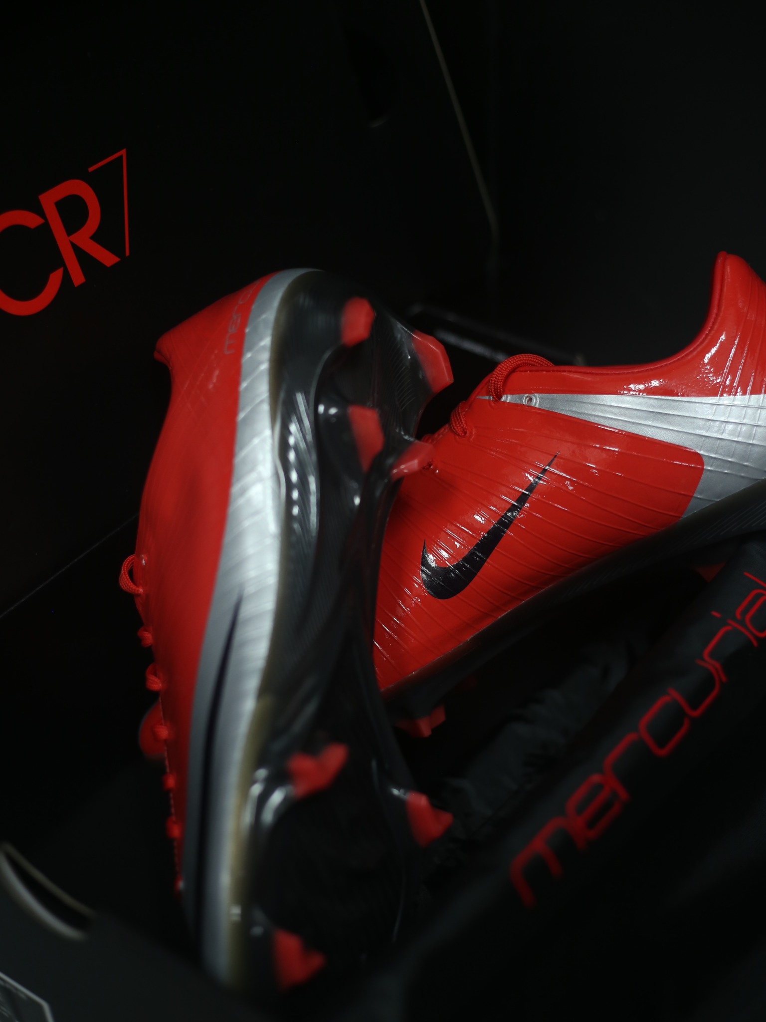 Gần 9 củ, vừa mở bán đã sold out trong vài giờ.. ?? Nike vừa tạo 
