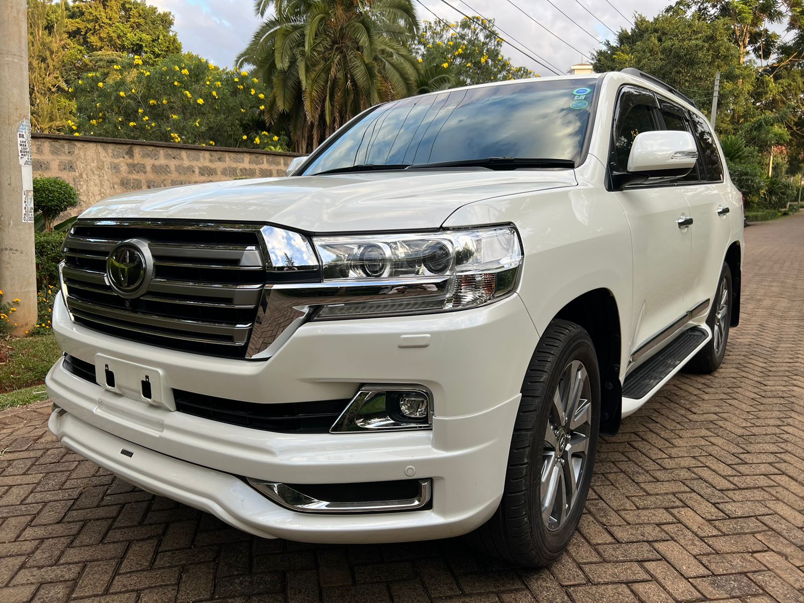 Make : TOYOTA Model : LAND CRUISER Price : N$ 950,000 Reg.Year