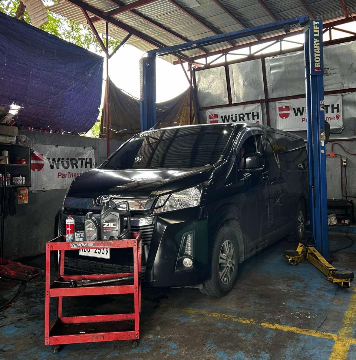 Venom - PMS - Toyota Hiace 1GD change oil brake cleaning adjust ...
