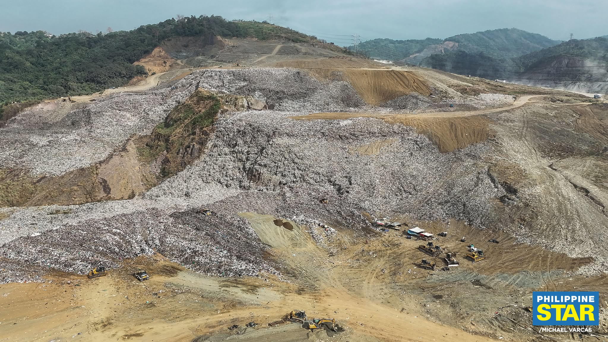 Philippine - Photos show the collapsed portion of a landfill in ...