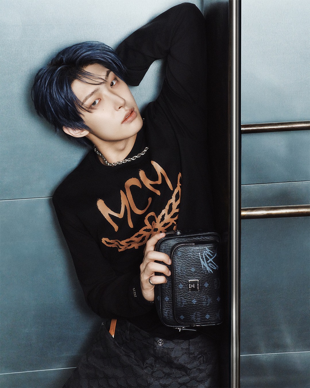 MCM과 ATEEZ 민기가 함께한 'FIX ON' 캡슐 컬렉션 MCM 50주년을 기념해