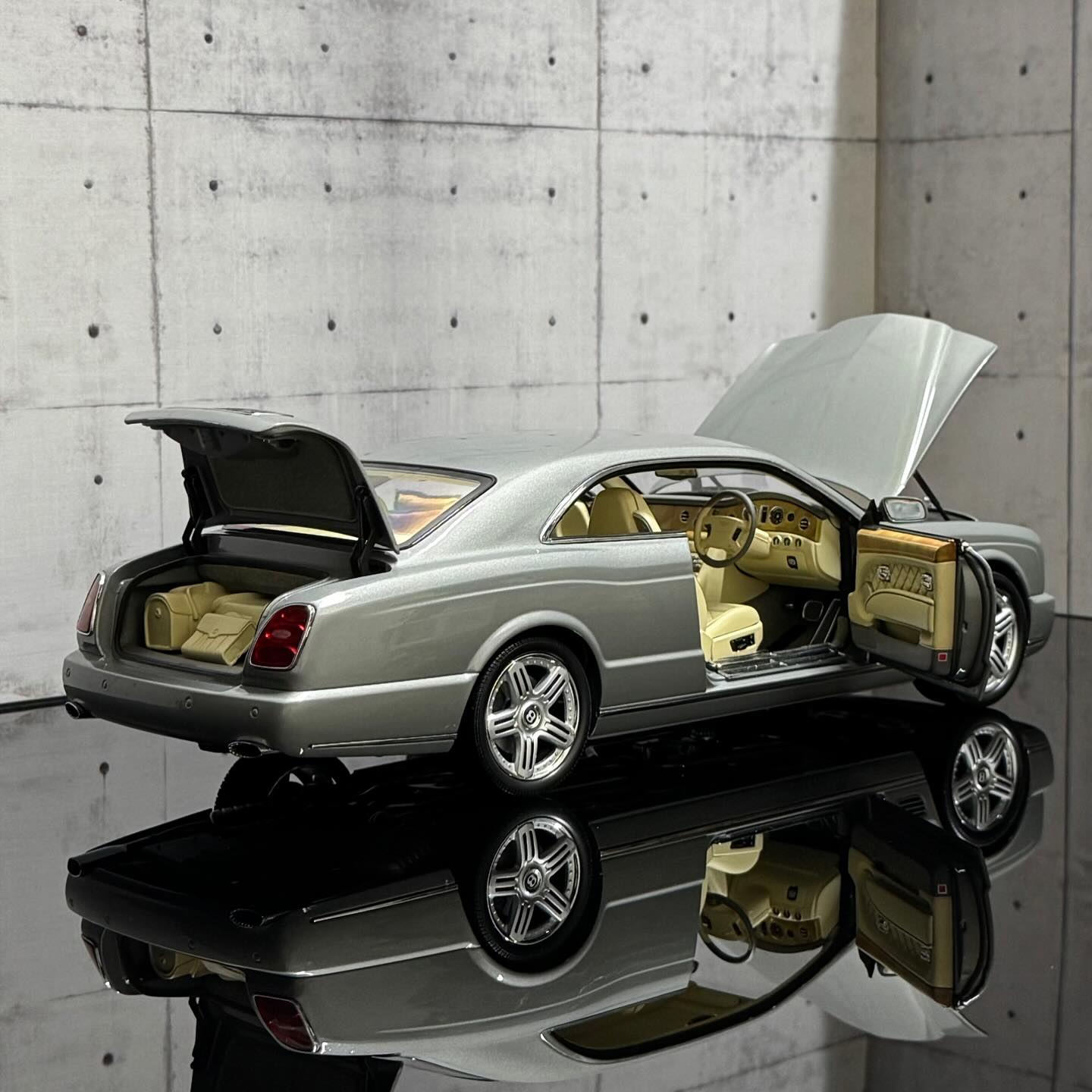 BENTLEY BROOKLANDS Greymetallic 1/18 MINICHAMPS BL571 J-2906