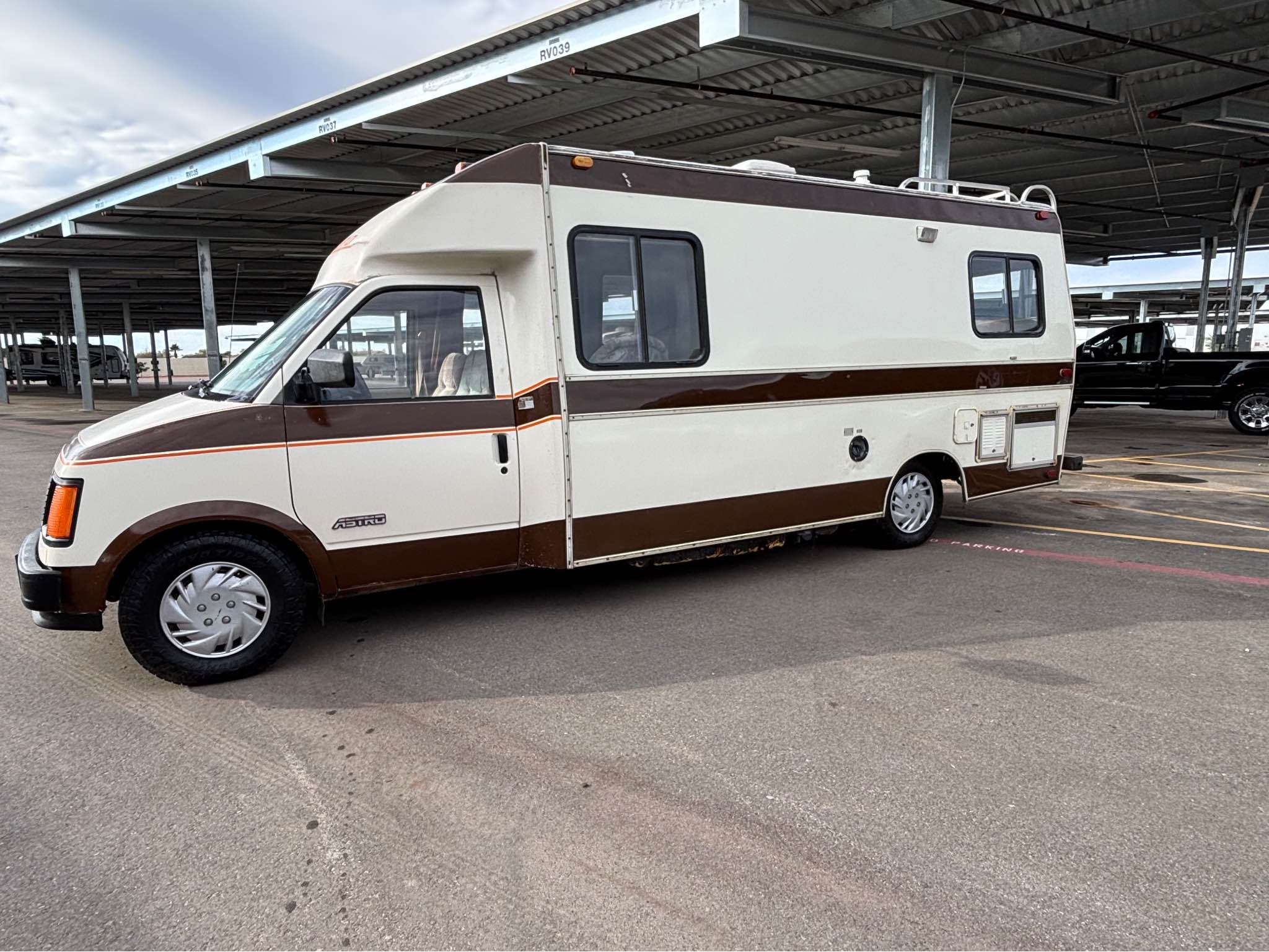 CLASS B CAMPER VANS FOR SALE. | OK, selling my 1986 allegro Chevrolet ...