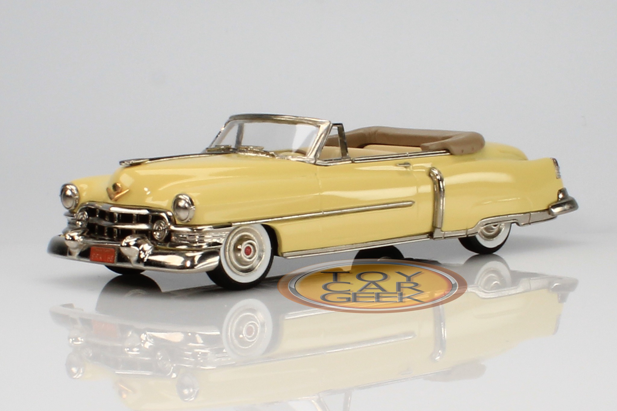 SOLD! *** Pre-owned 1952 Cadillac Series 62 Convertible in 1:43