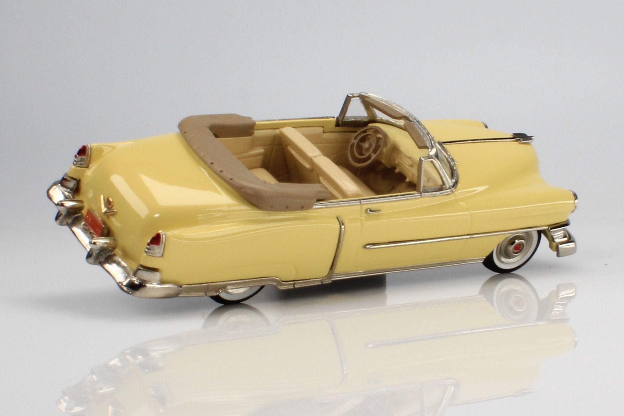 SOLD! *** Pre-owned 1952 Cadillac Series 62 Convertible in 1:43