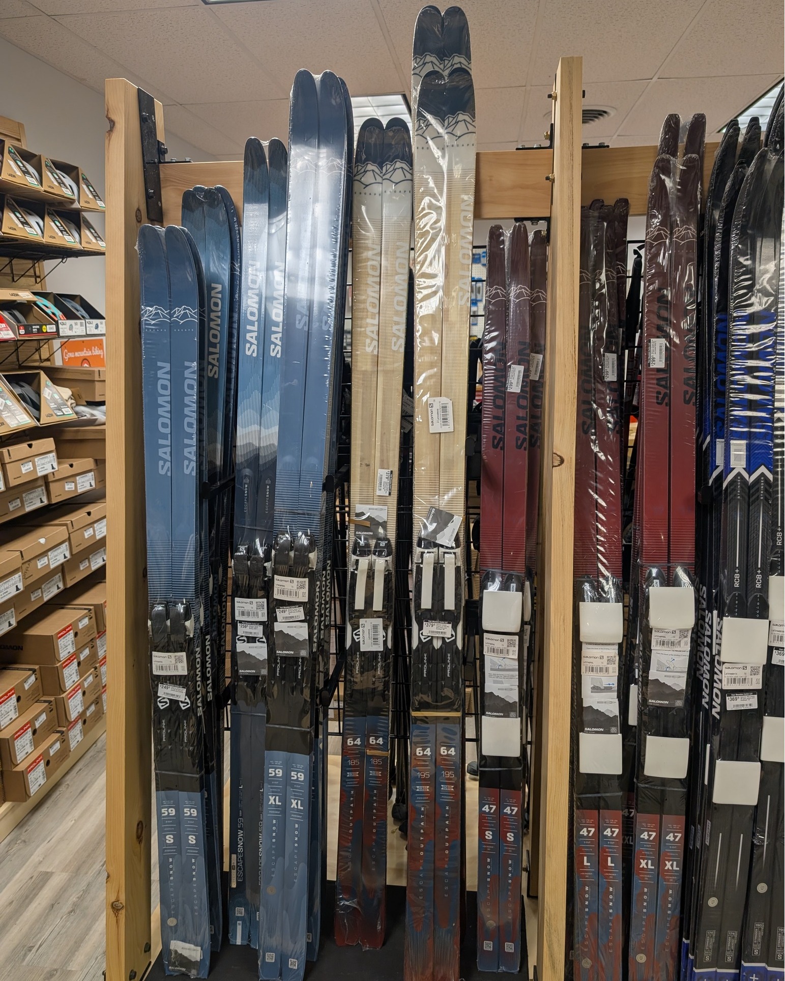 salomon escape 64 outpath skis Adult with Prolink Auto Bindings Cross Country you’ve got the steel edges to bail you out and keep you on track to accomplish your ski goals Salomon Escape Outpath 64 w/