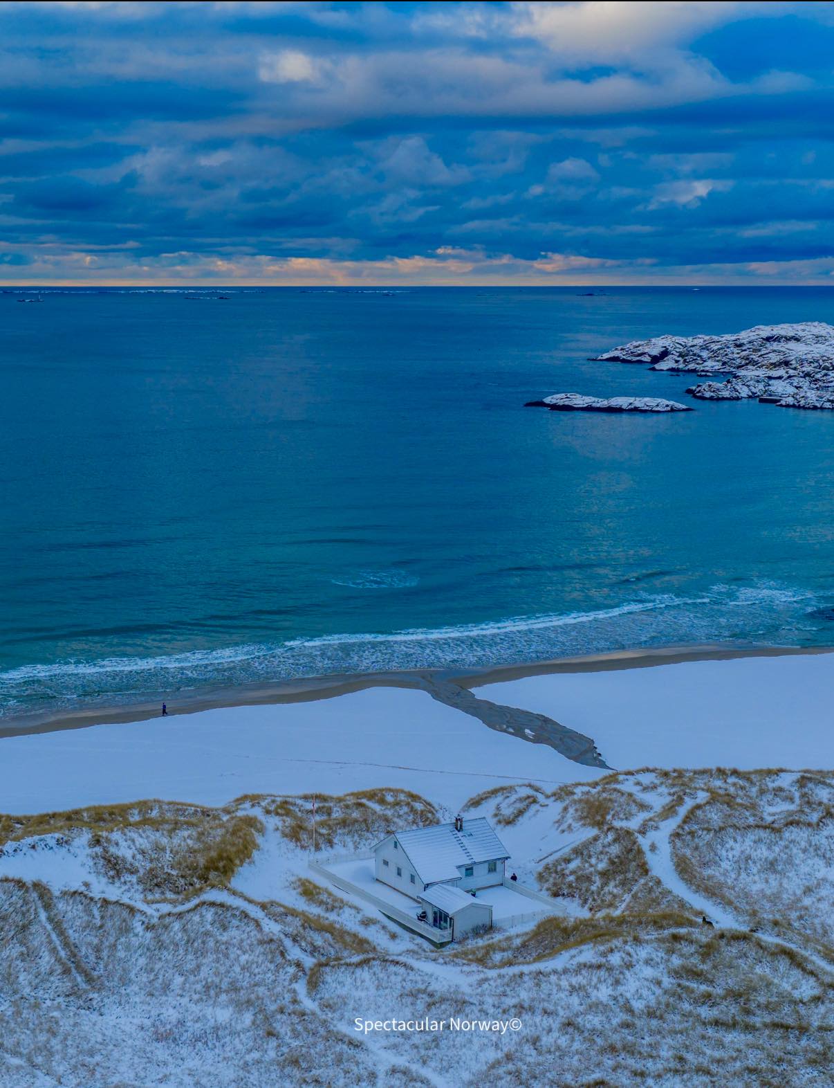 Spectacular - Snow at the beach 🇳🇴 | Facebook
