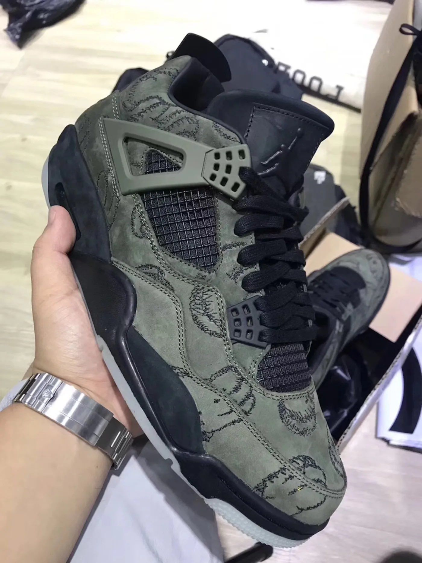 KAWS x Nike Air Jordan 4 “Olive” samples ?