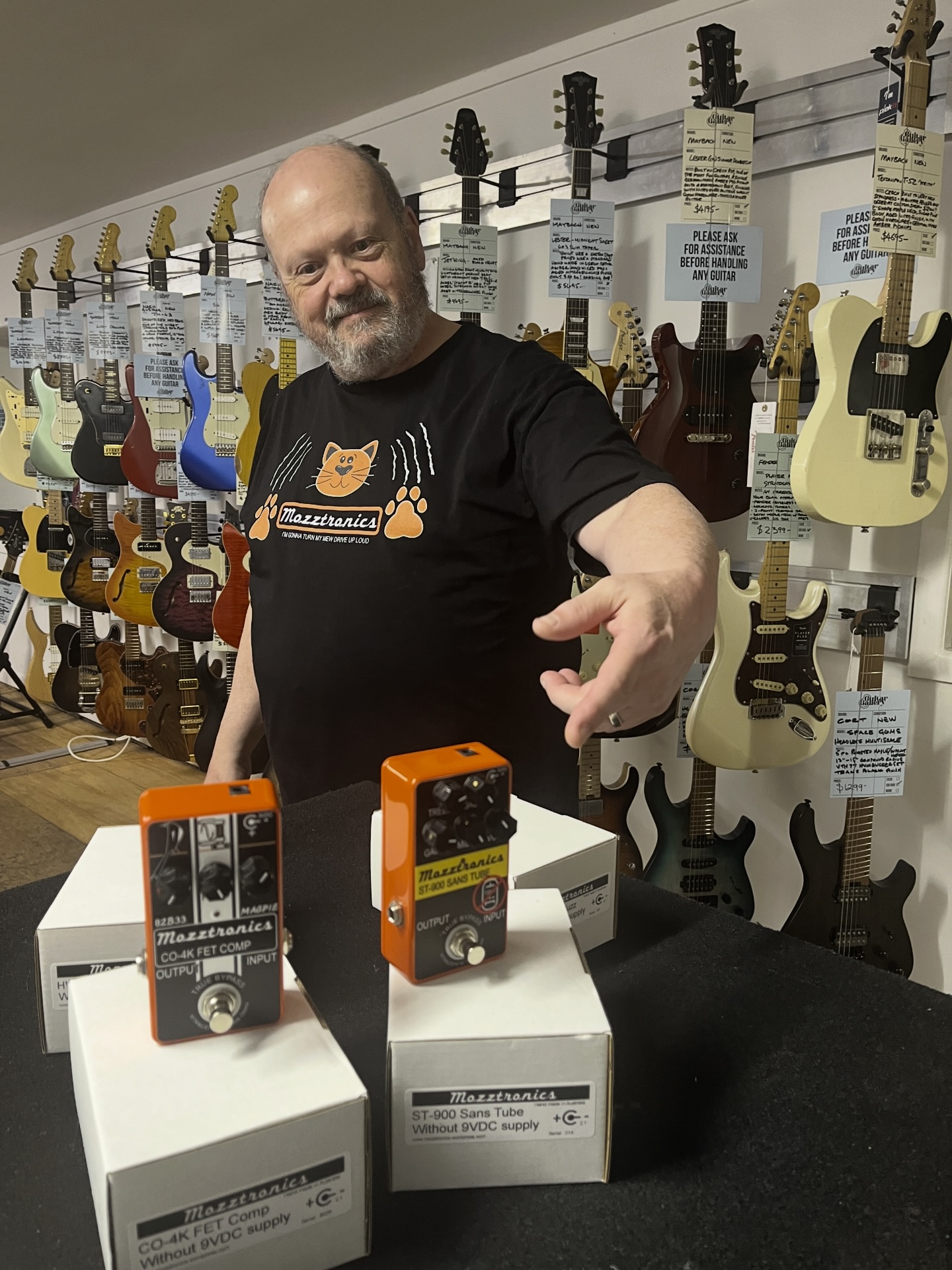 The Guitar - Andrew Macdonald of @mozztronics shows off his latest