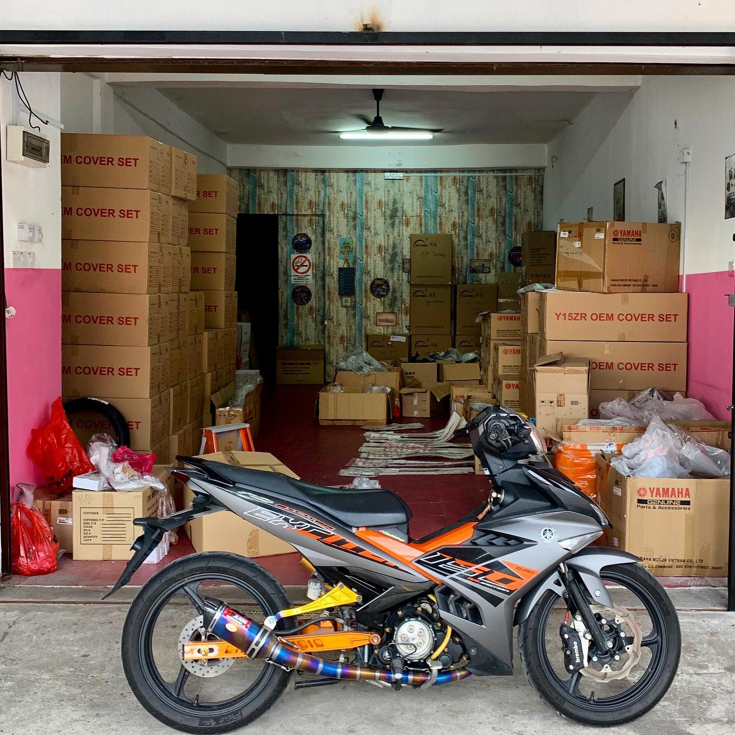 Y15zr By Shafiz Mcm Mana Nak Setup Bagi Cantik Nampak Kedai Motor Sportims Nak Gantung Pun Pening Y15zrspareparts Facebook