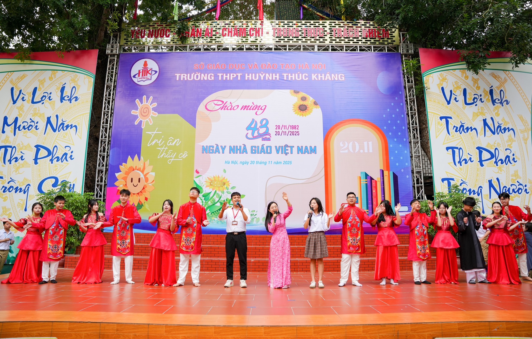 Trường THPT... - Trường THPT Huỳnh Thúc Kháng - Thanh Xuân