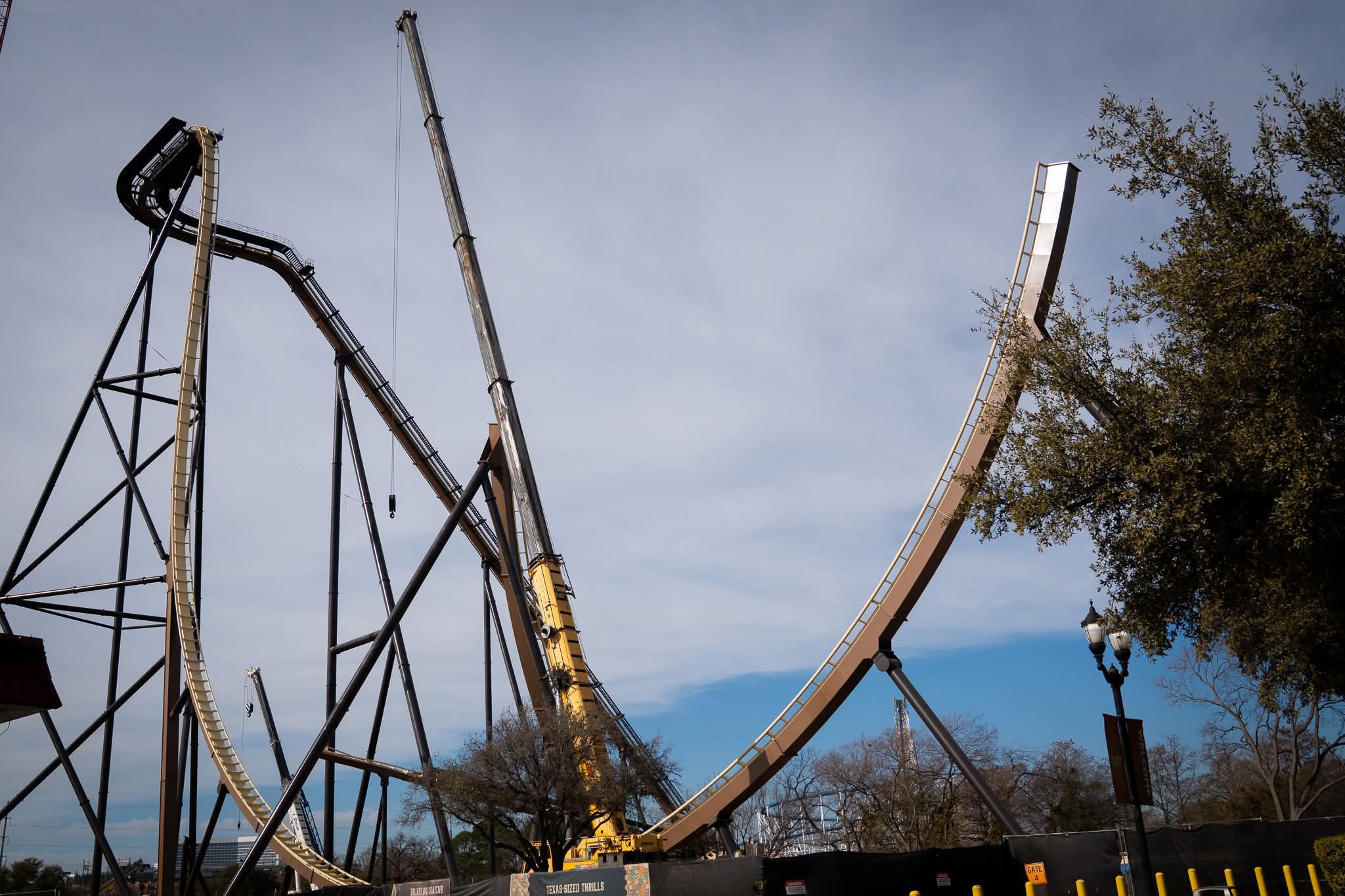 Theme - Tormenta's HUGE 218ft tall Immelmann Loop is really starting to ...