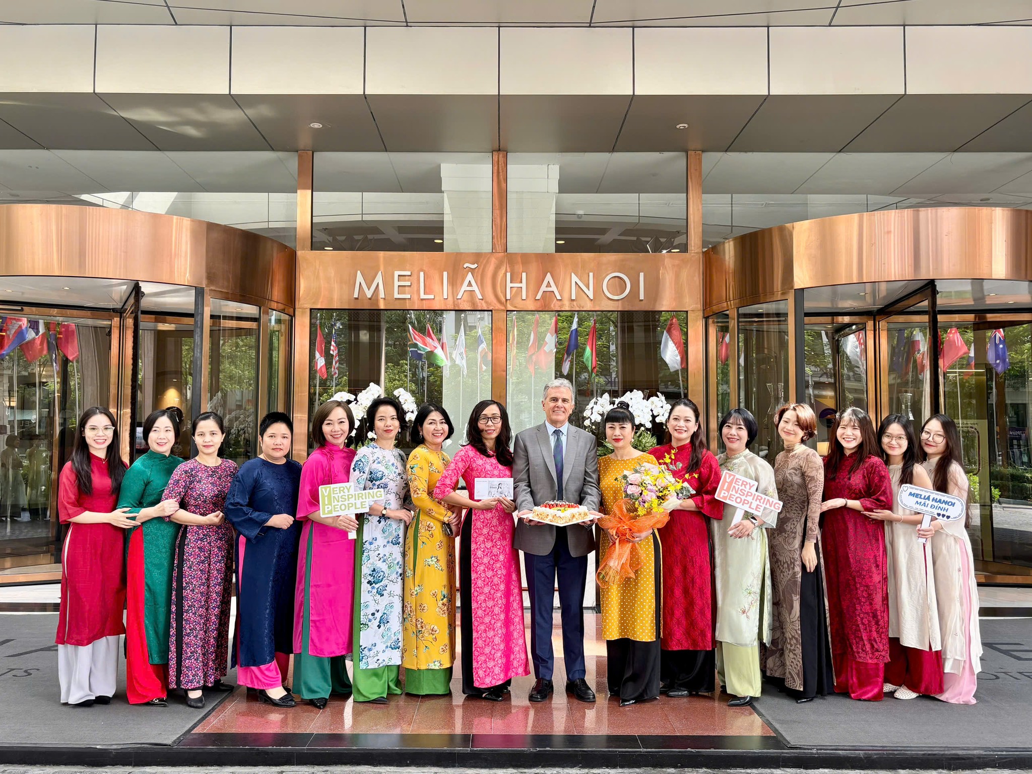 Melia Hanoi-Human Resources - Những Đại sứ của Melia Hà Nội added a new ...