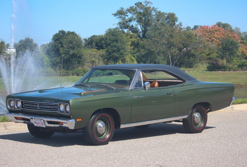グリーンウッディ　実生 Real 426 Hemi. Numbers matching. 63,096 miles. This 1969 Plymouth