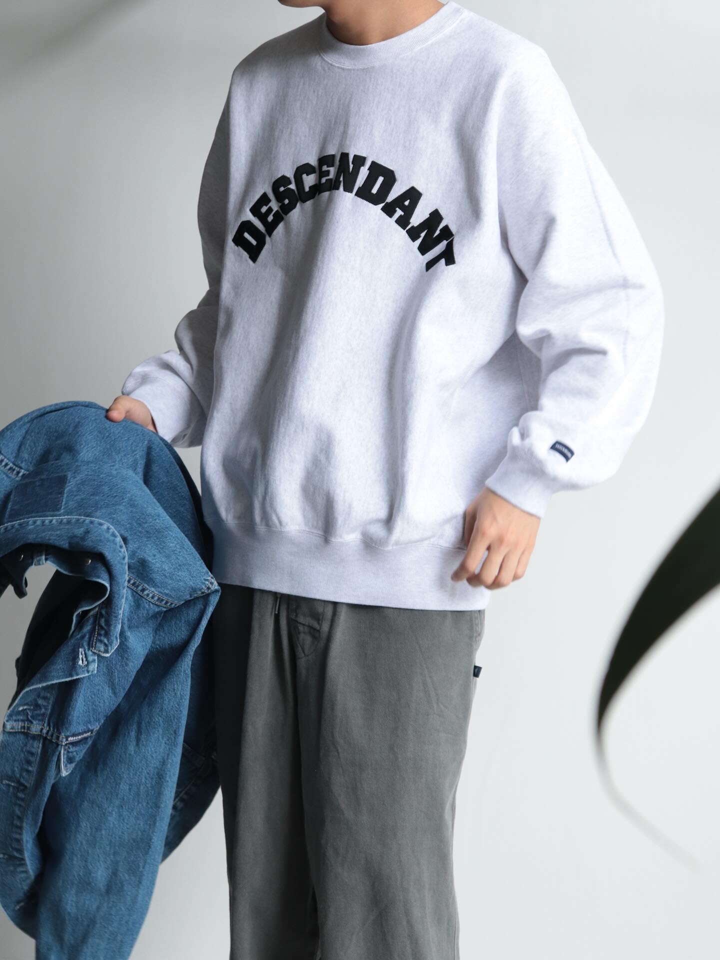 Styling . __DESCENDANT ▽ BREACHING CREW NECK GRAY / Size : 2 , 3 