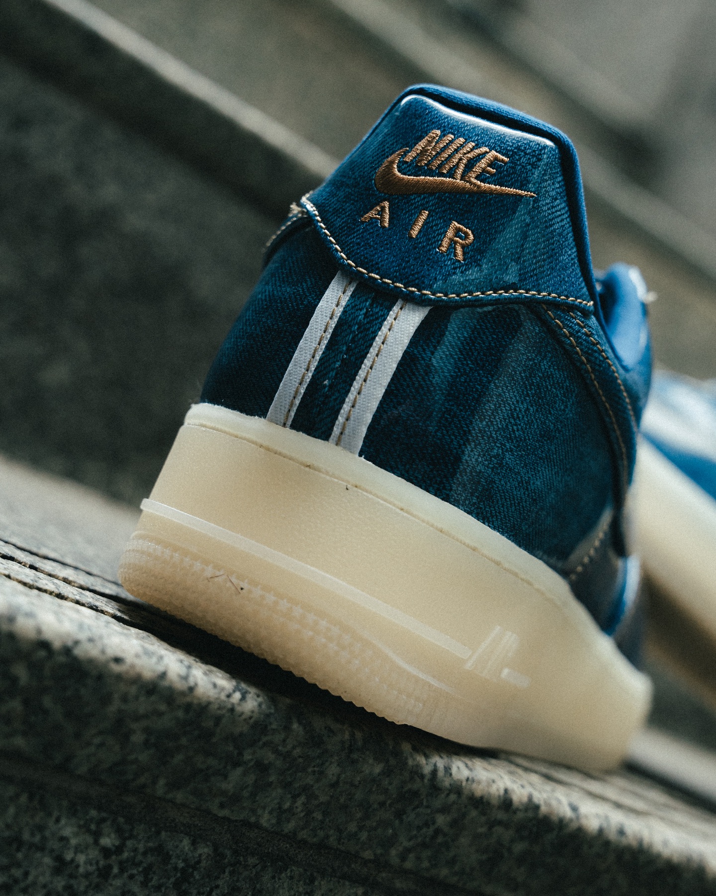 Classic Forces, denim-inspired finish. The Nike Air Force 1 Retro