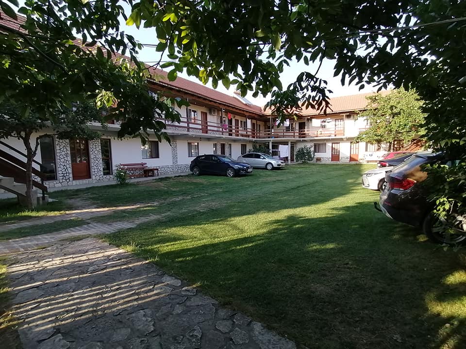 Casa Tudor Parter Vama Veche