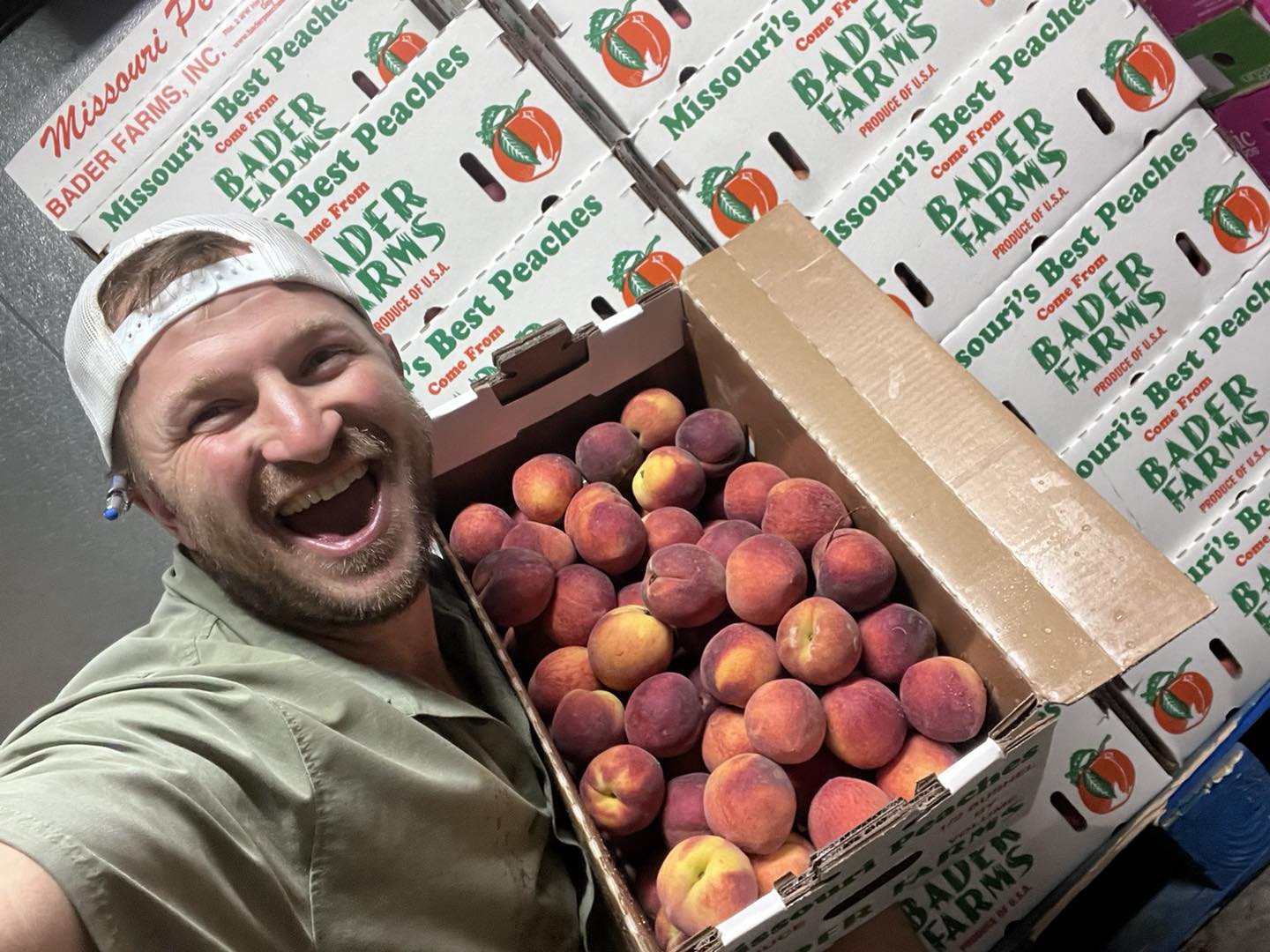 🚨PRICE DROP! Tree ripened peaches $34.99/25 lbs box 🍑Campbell