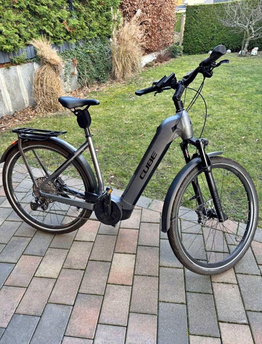 fahrradrucksack reflektierend wasserdicht REFLECT360 Tour Reflektierender Wasserfester 20L Rucksack – Proviz Slow Fashion Kränze:Nr. 3 Holly Jolly Fahrradfahren auf der Nordseeinsel
