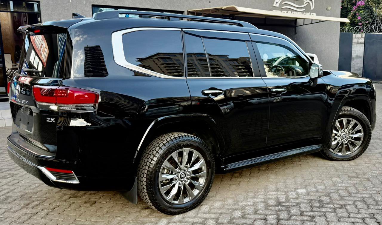 2022 MODEL LAND CRUISER ZX DIESEL NEW SHAPE JUST ARRIVED ON OFFER
