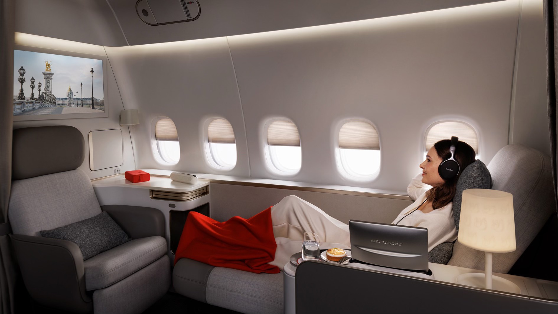 【希少・未開封】エールフランス航空 La Première 記念ブック To celebrate the launch of our new La Première suites on the Paris