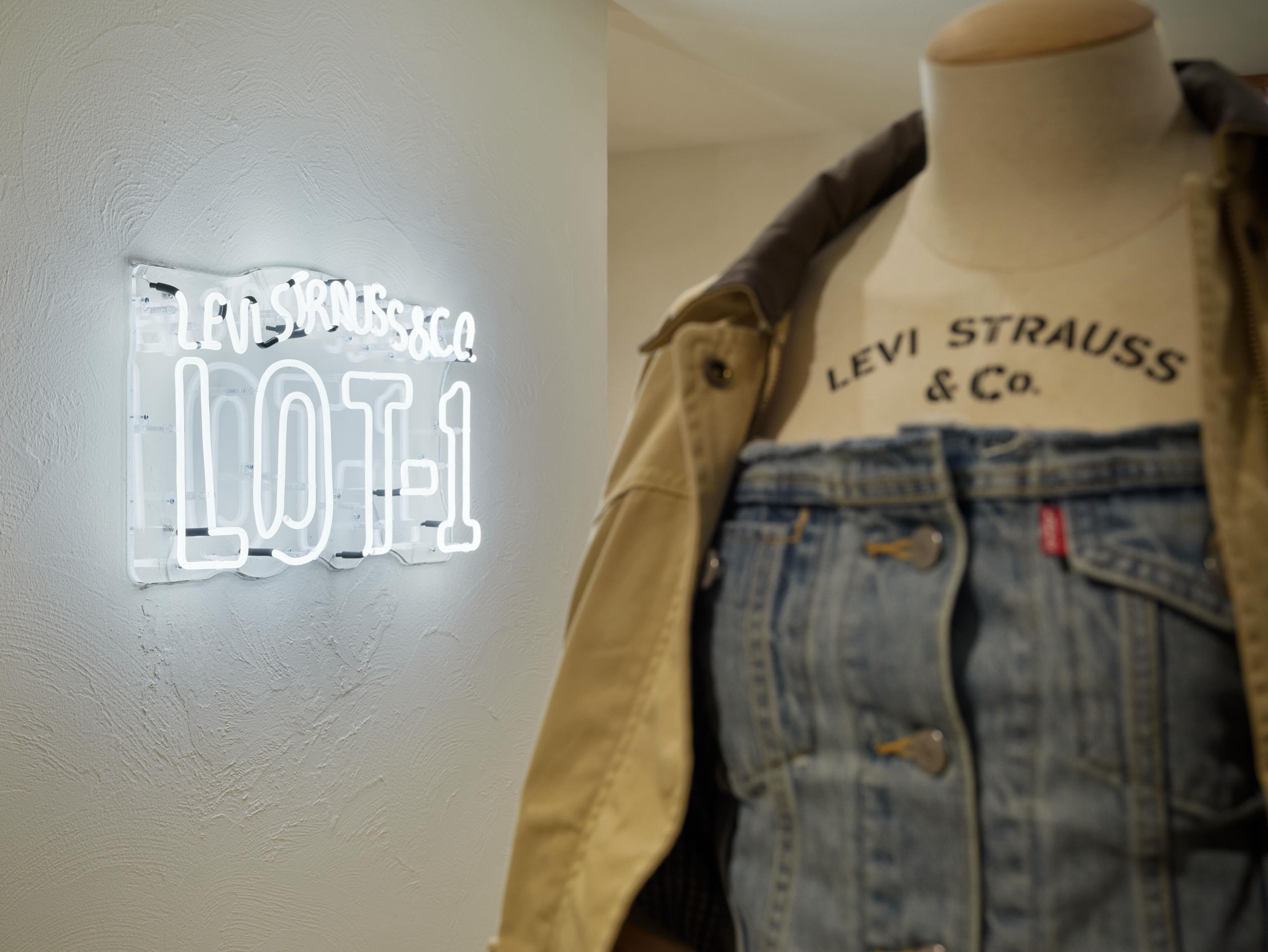 Levi's® Red 505™ STRAIGHT バックスタイルに映えるイエローパッチ