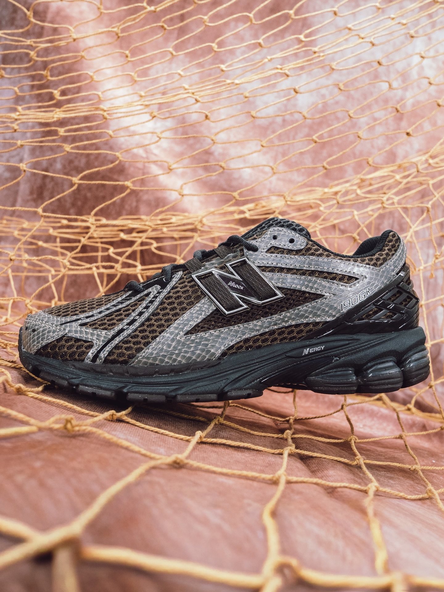 The New Balance 1906R takes a refined turn in “Thunder Brown 