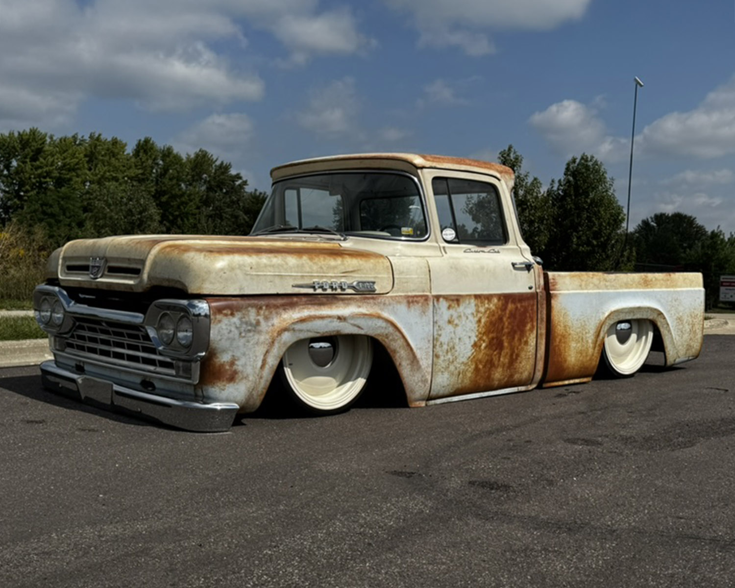 Steel, stance and a six-speed! This 1960 Ford Motor Company F-100
