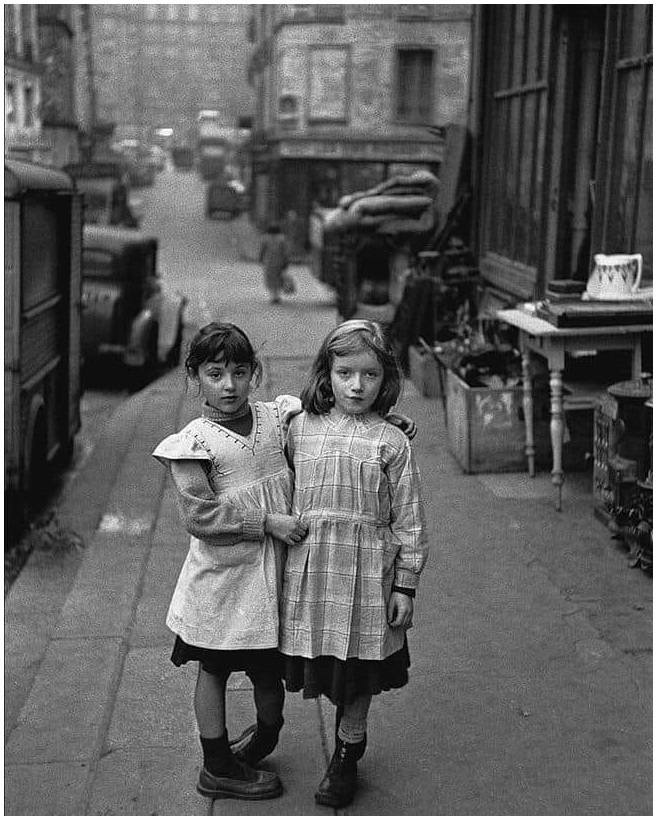Edouard Boubat's photo of friendship in Paris 1952