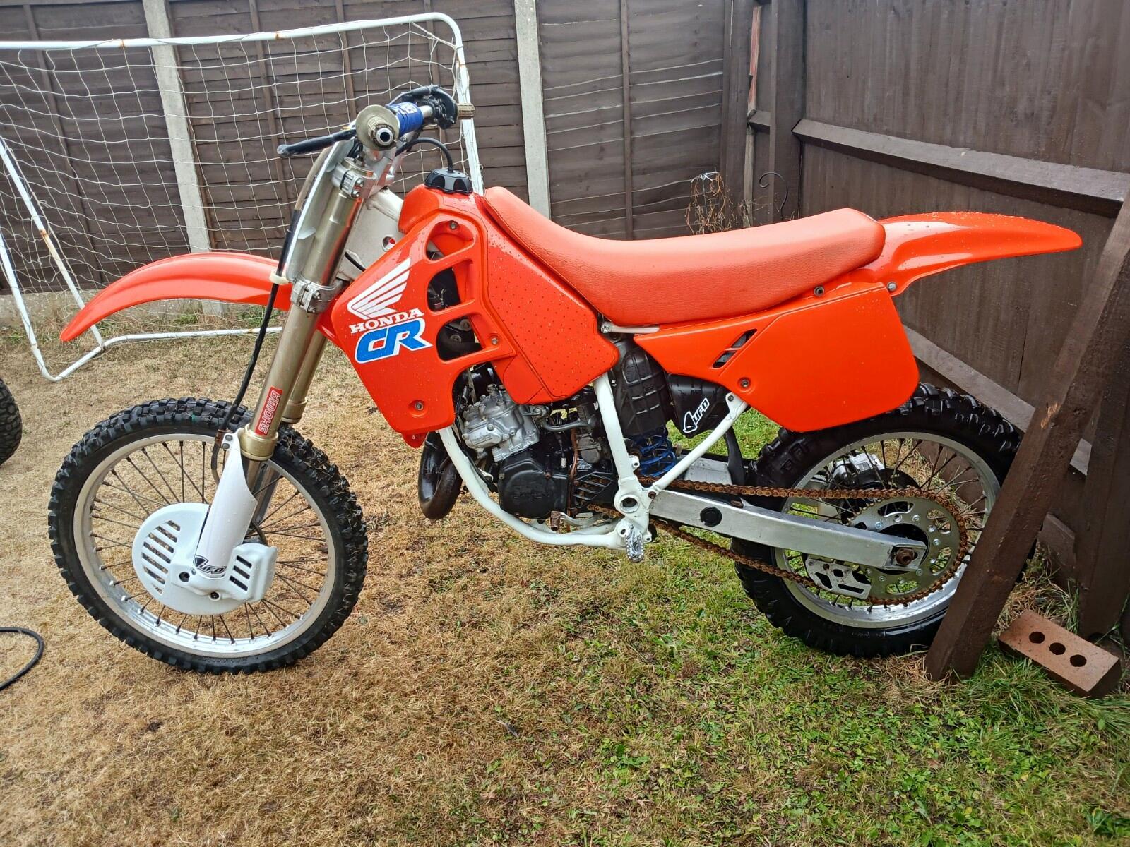 80's - 1989 Suzuki GSXR 1100K Slingshot Pepsi Colours A head