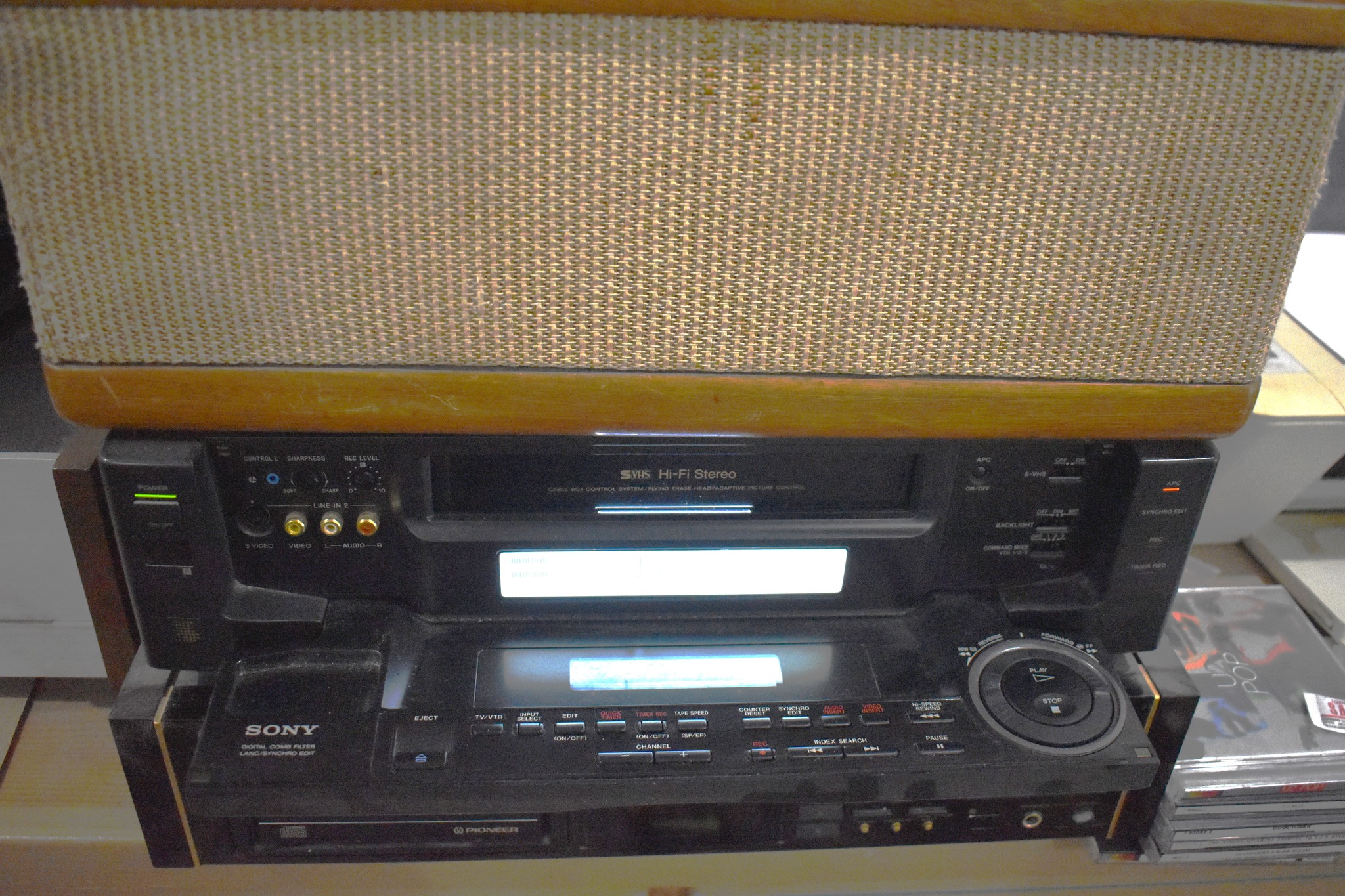 Sony SLV-R1000 plays LP mode VHS tapes with more noise