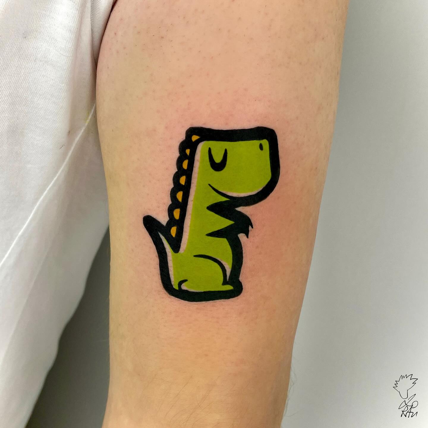 Trex タトゥーペン T-Rex . Graphic tattoo by @zoran_tattoo #trex #jurasicworld