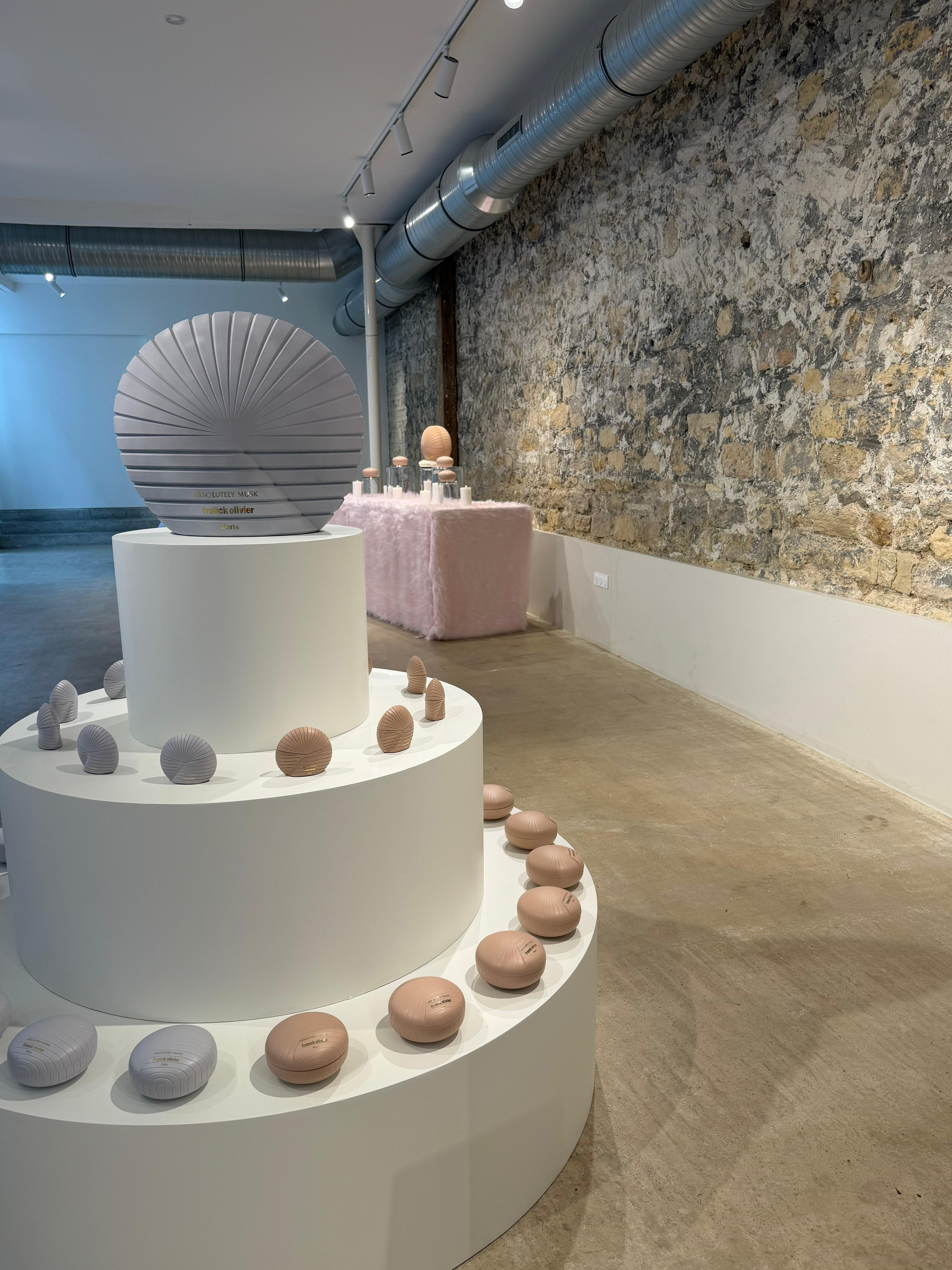 Soft light. Delicate textures. A new signature ! In Paris, Franck 