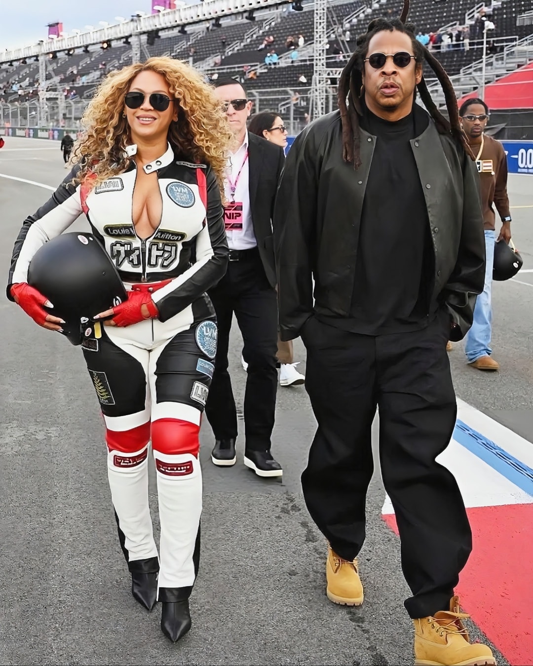 Thug Life Music - The Carters 🖤 Beyoncé and Jay-Z walking... | Facebook