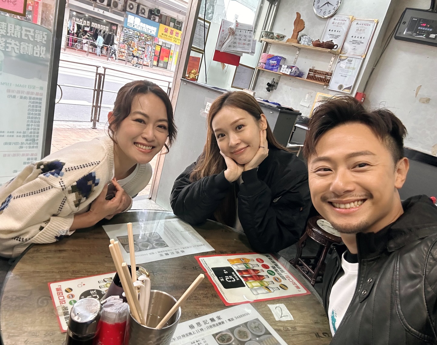 Ali李佳芯 - 我哋無論食lunch定睇show定搭車定行展覽，無時無刻都度緊#H3O 既內容😎 #h3o 係乜嘢 今晚八點 YouTube ...