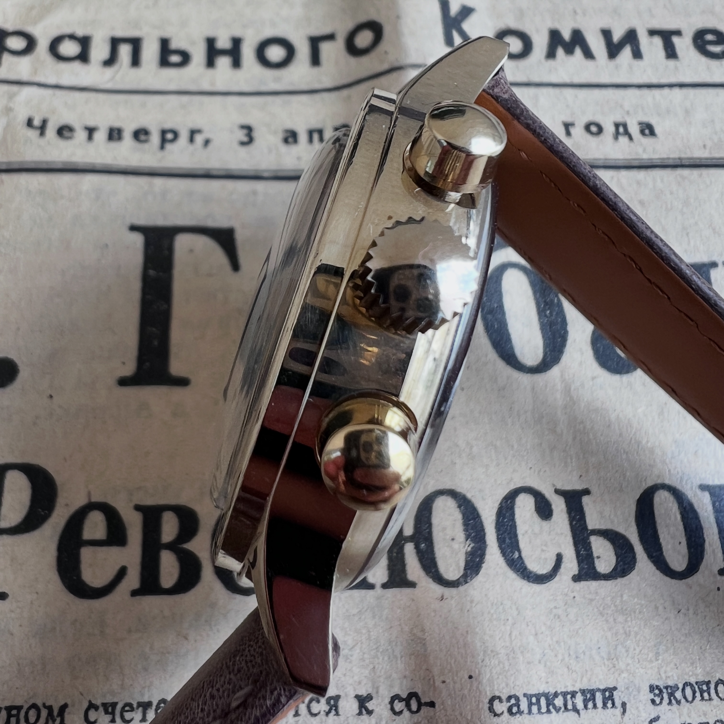 This Poljot chronograph commemorates the 1991 rapprochement