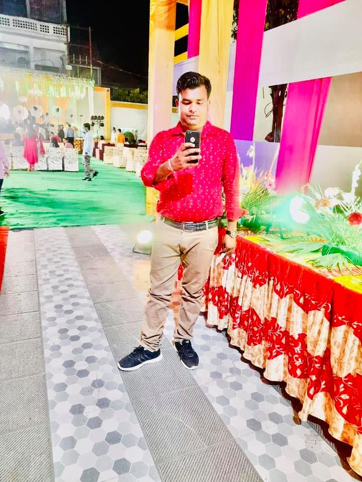 Amit Yadav - एक हँसता-खेलता, मुस्कुराता हुआ चेहरा अचानक इस... | Facebook