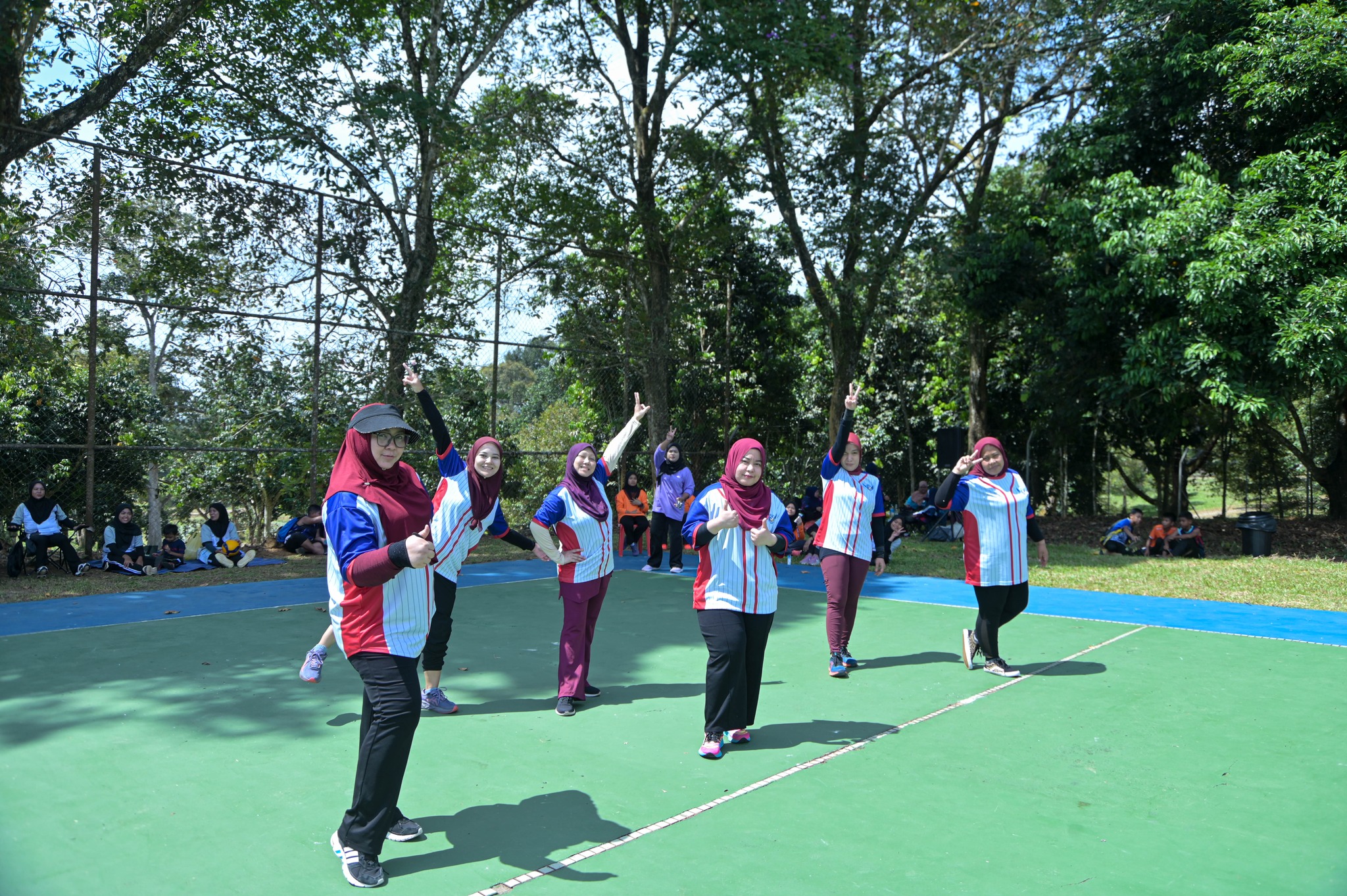 FGV - MALAM pun kami ON! Gambar kerja-kerja muat naik anak sawit dari ...