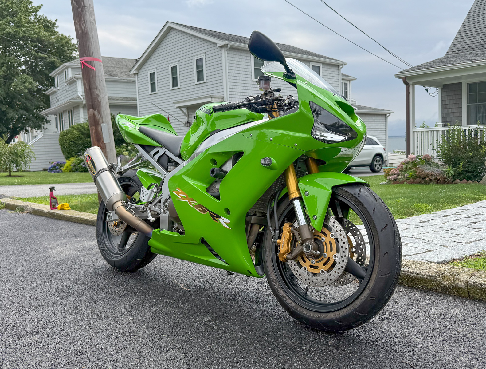 toshi Going live fourth for Iconic Motorbikes today is a ZX-6RR that