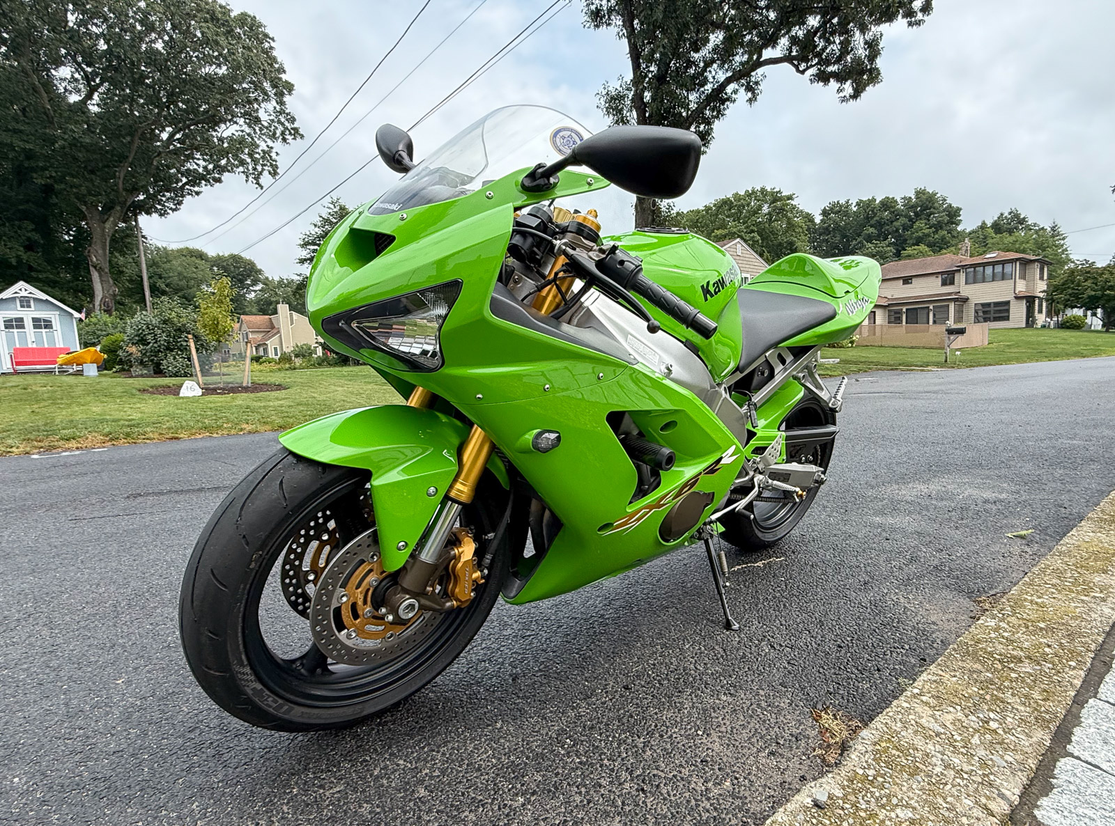 ❷ / ❷ Iconic - Going live fourth for Iconic Motorbikes today is a ZX-6RR