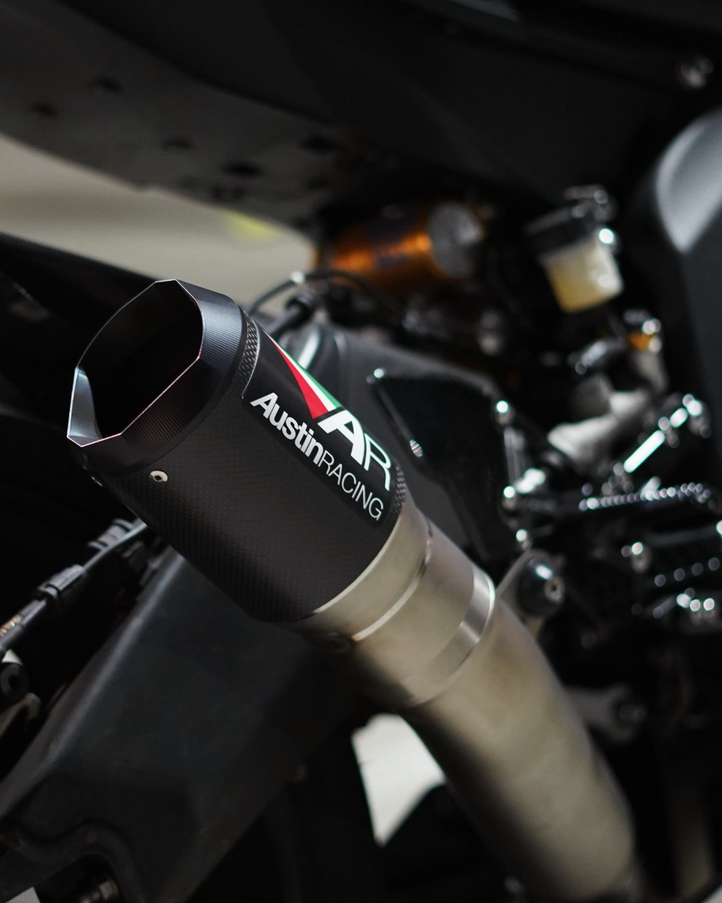 Yamaha R6 with our titanium GP1 system and Carbon GP1R Silencer