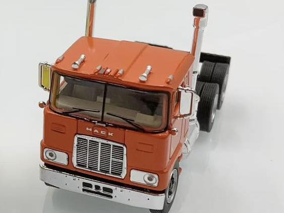 Pre-order ^^ Top Shelf 1/64 1962 Mack F700 semi-trailer cab