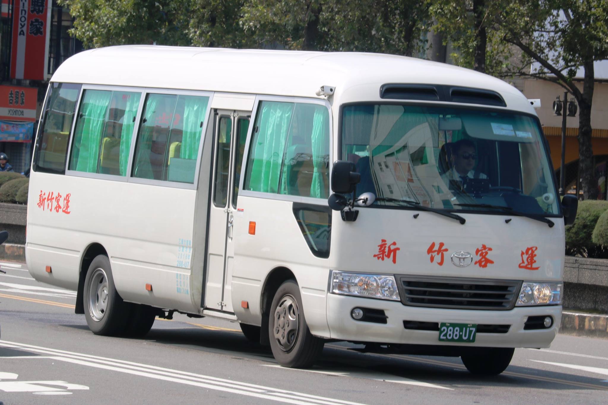 熱血的天空 - 新竹客運今年度預計汰換掉不少車輛，首批新車為2輛Toyota...