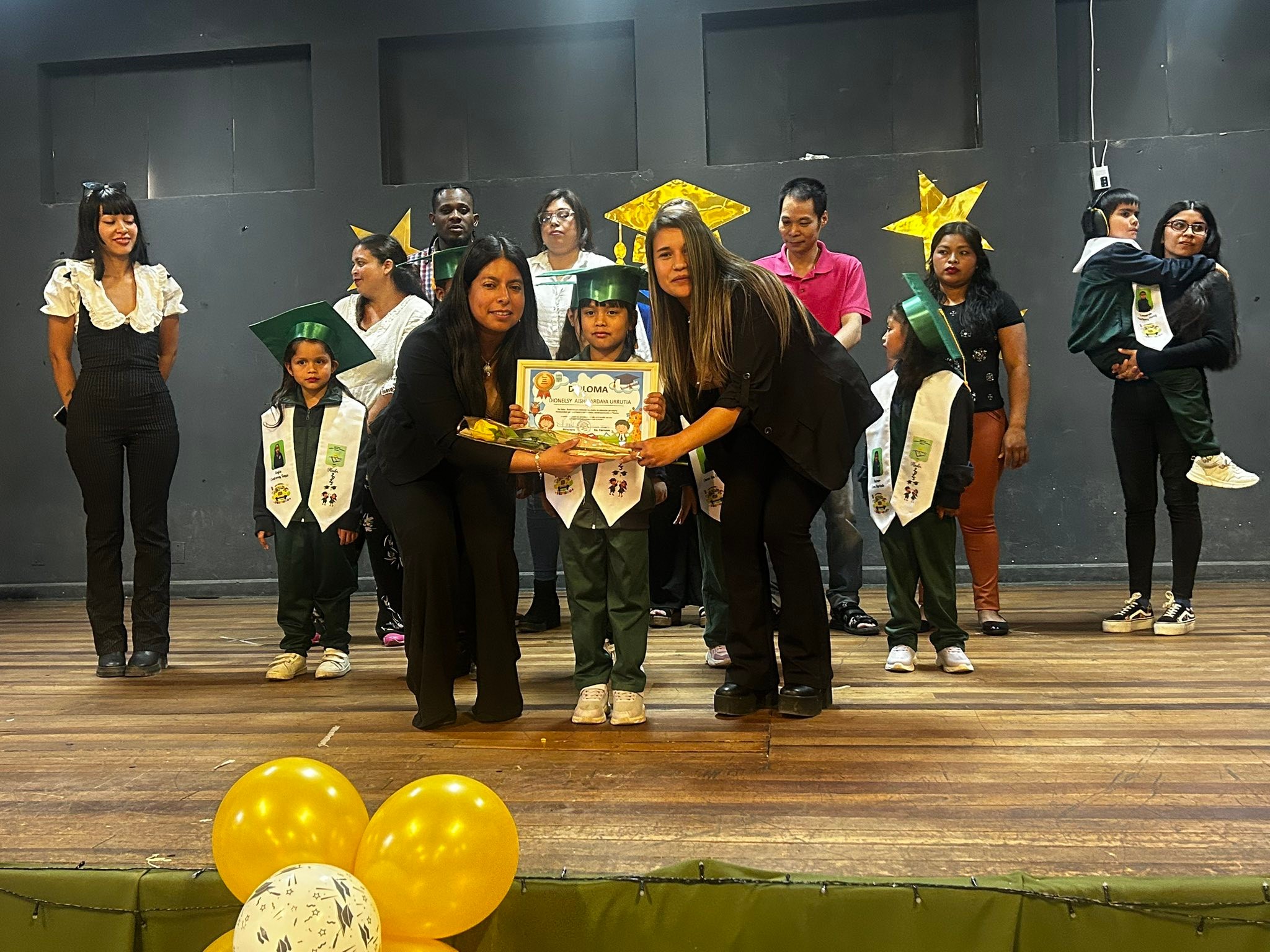Escuela Lucila Godoy... - Escuela Lucila Godoy Alcayaga