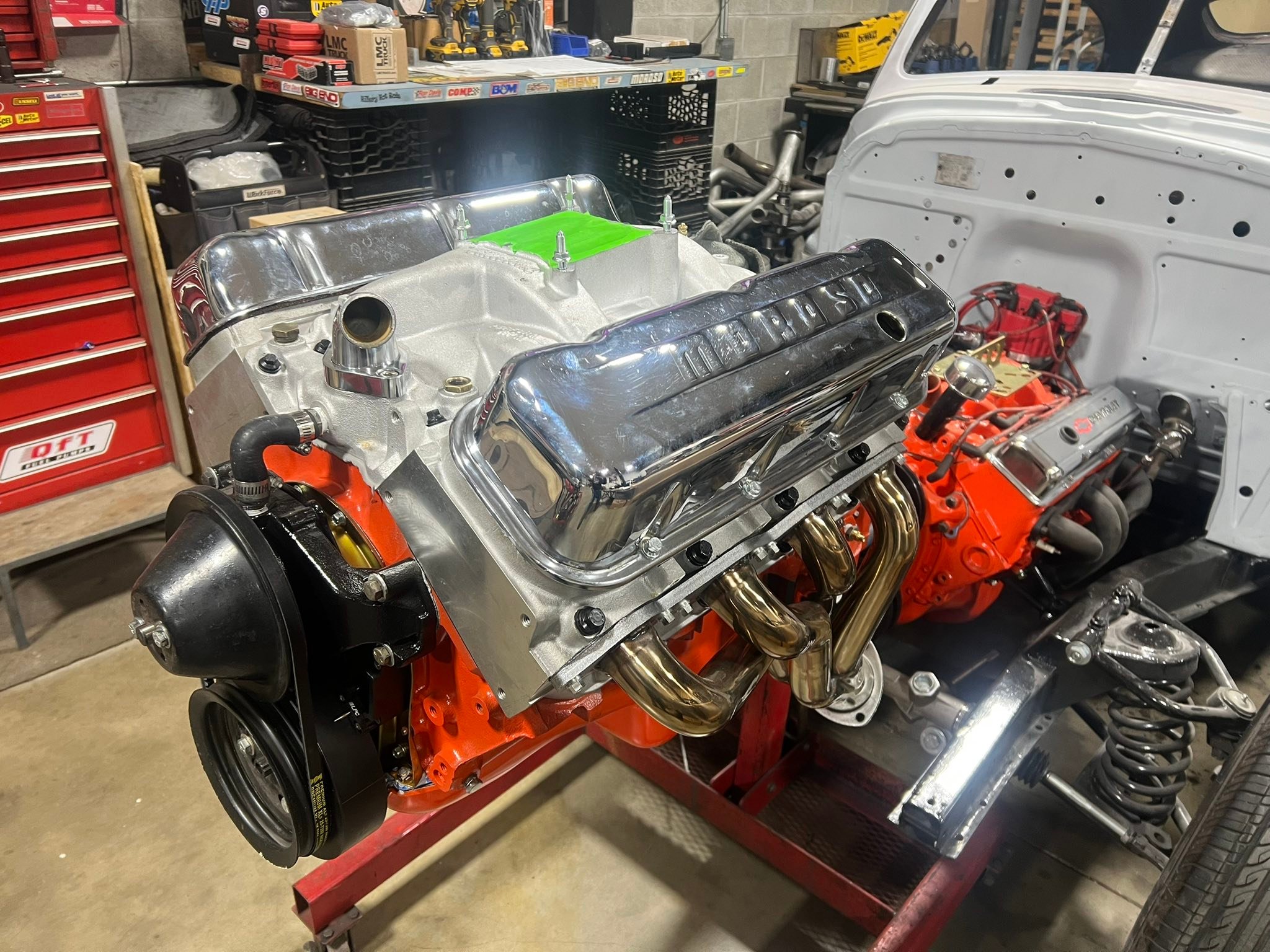 Hillery - Busy Busy at Hillery Hot Rods. Freshly built BB Chevy, 489 c ...