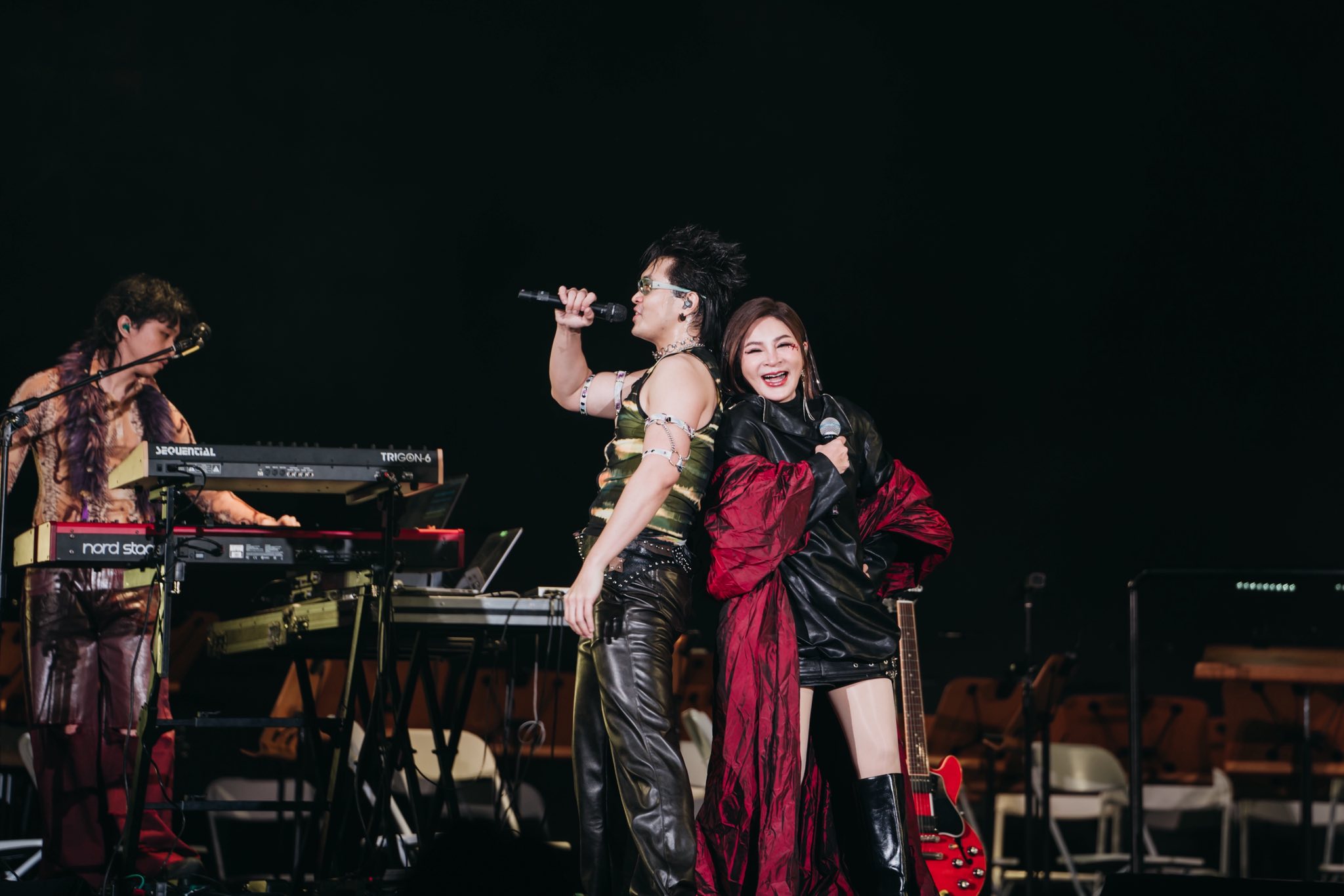 美秀集團 - 擋一根MV，明晚登場！ 「這支MV最能記錄美秀現在的樣子，因為之後不會再是這個成員組合了，一起留下一個紀念吧！」 - 片場側拍 ...