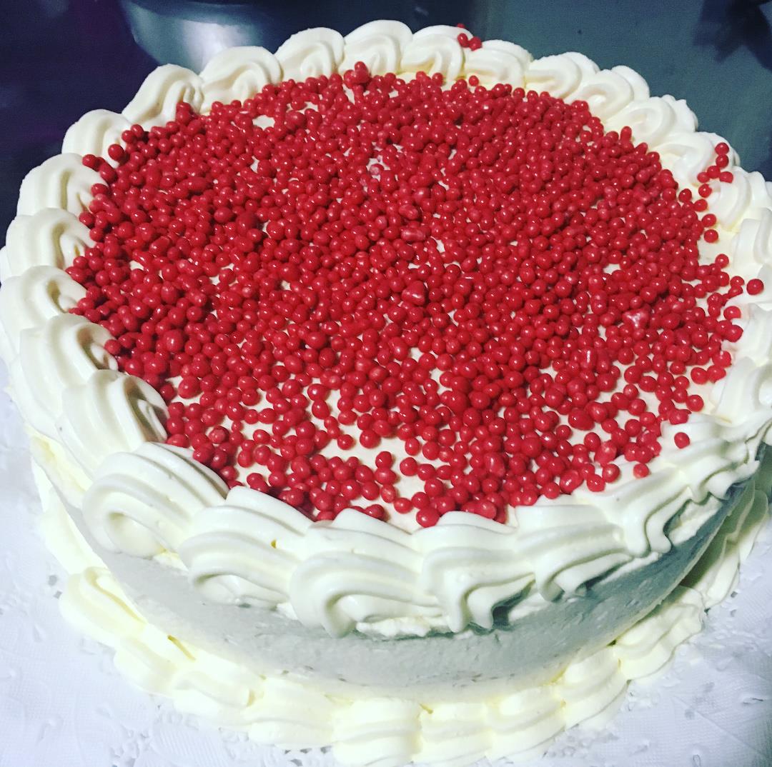 Torta clásica de crema chantilly... - Flor Garrido Pastelera
