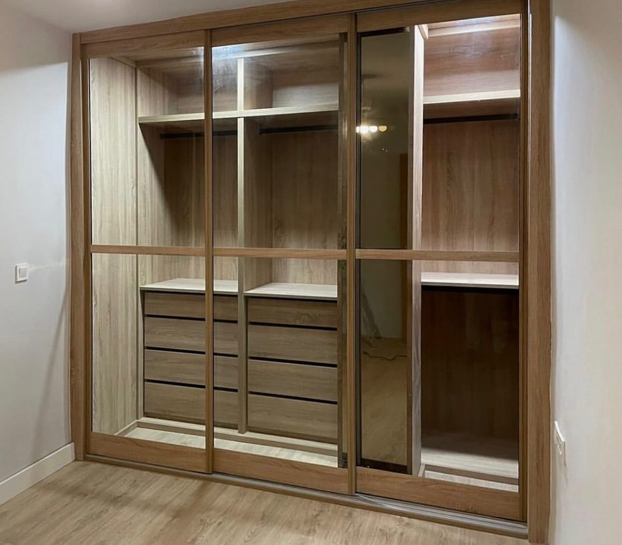 Armakor - Organización y estética en un solo concepto. Puertas ...