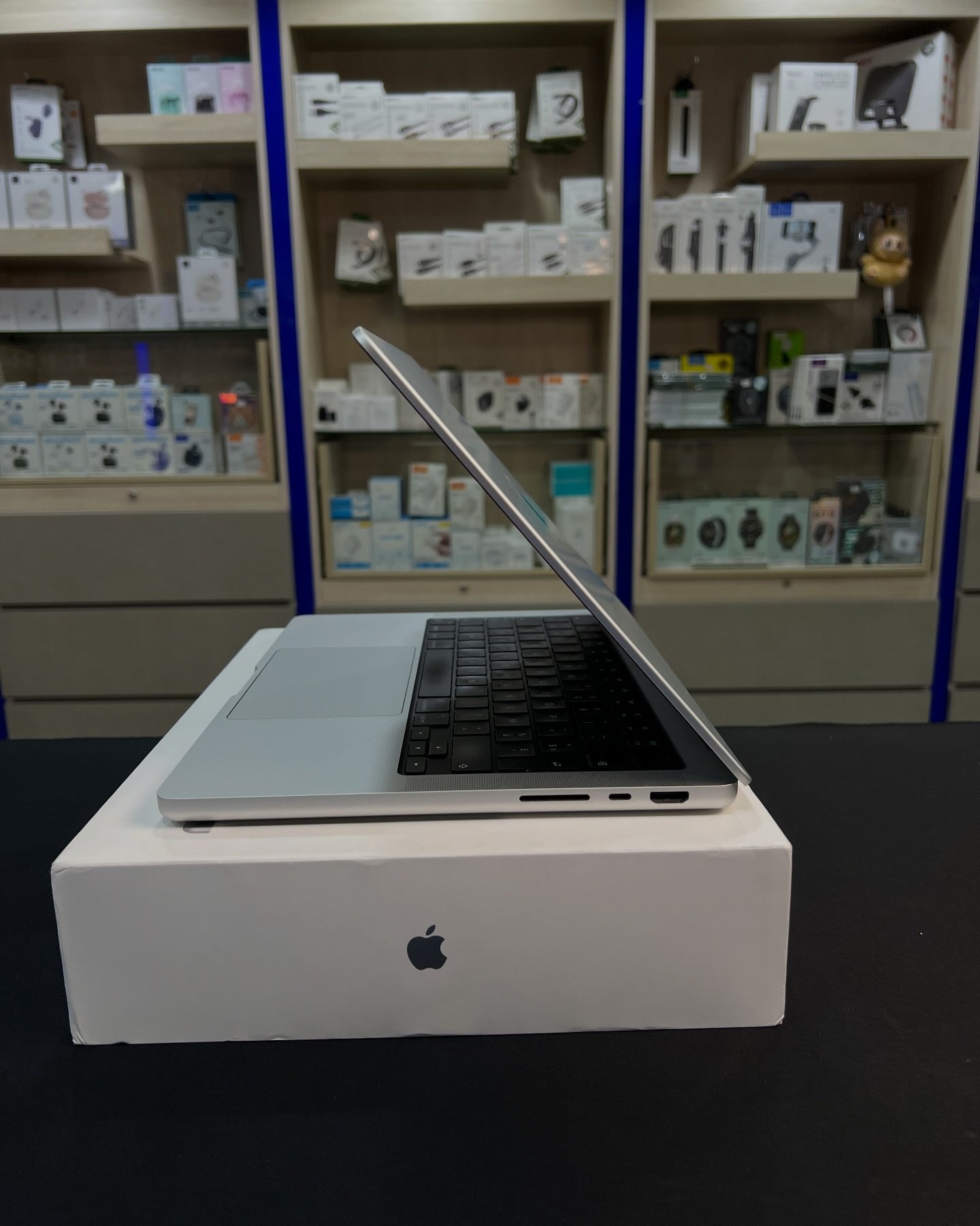 Used MacBook Pro 2021 M1 Pro Silver in a great condition: - M1 Pro 